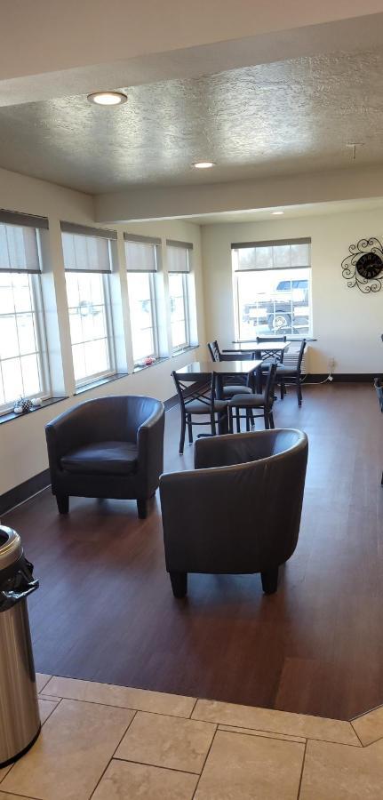 Boarders Inn & Suites By Cobblestone Hotels - Broken Bow ภายนอก รูปภาพ