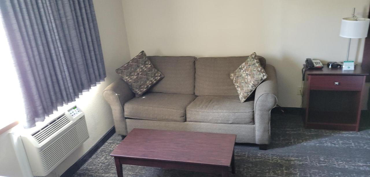 Boarders Inn & Suites By Cobblestone Hotels - Broken Bow ภายนอก รูปภาพ