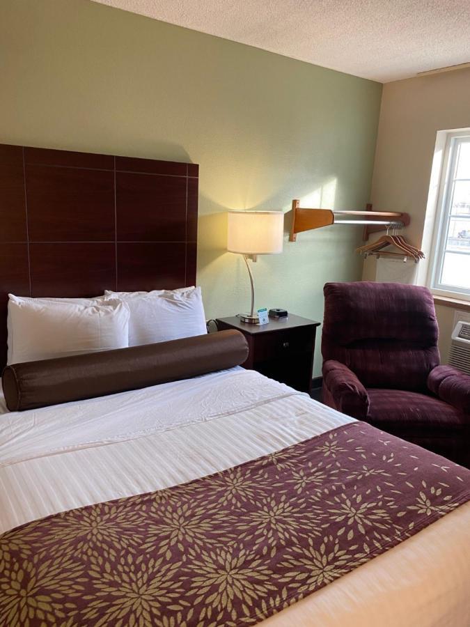 Boarders Inn & Suites By Cobblestone Hotels - Broken Bow ภายนอก รูปภาพ