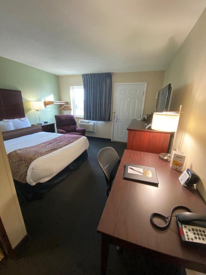 Boarders Inn & Suites By Cobblestone Hotels - Broken Bow ภายนอก รูปภาพ