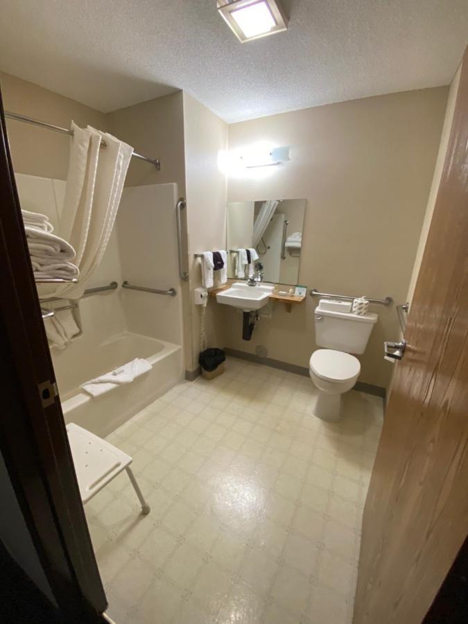 Boarders Inn & Suites By Cobblestone Hotels - Broken Bow ภายนอก รูปภาพ