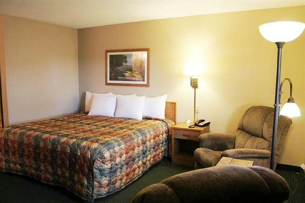 Boarders Inn & Suites By Cobblestone Hotels - Broken Bow ภายนอก รูปภาพ