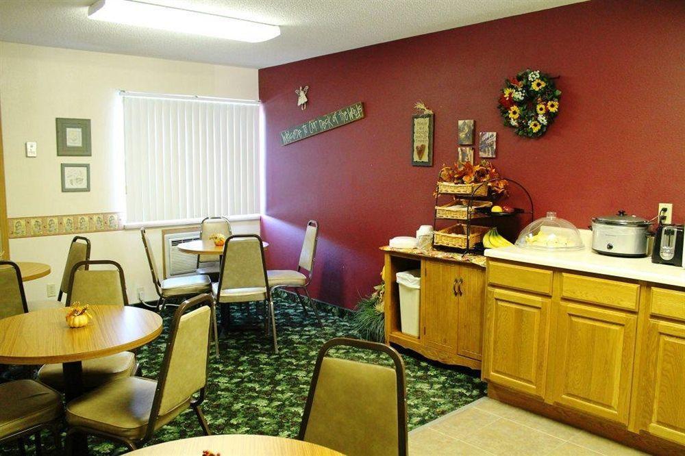 Boarders Inn & Suites By Cobblestone Hotels - Broken Bow ภายนอก รูปภาพ