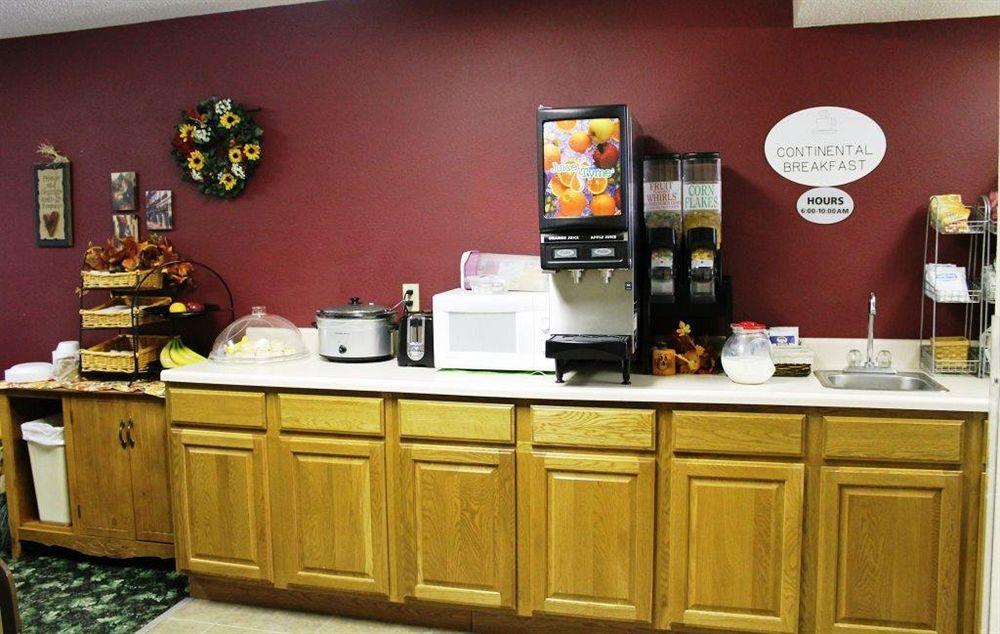 Boarders Inn & Suites By Cobblestone Hotels - Broken Bow ภายนอก รูปภาพ