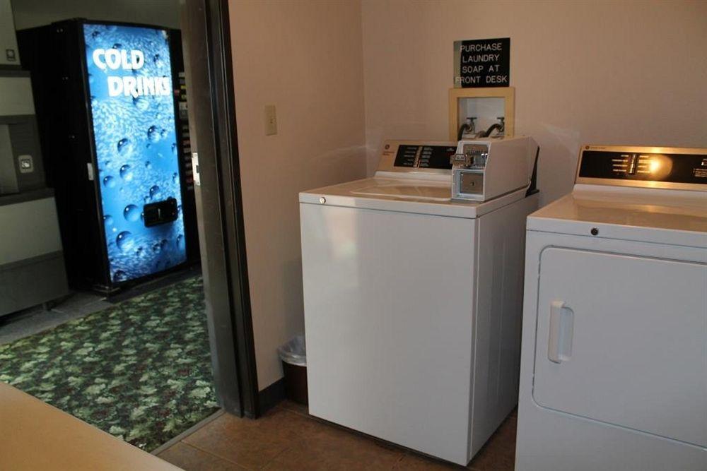Boarders Inn & Suites By Cobblestone Hotels - Broken Bow ภายนอก รูปภาพ