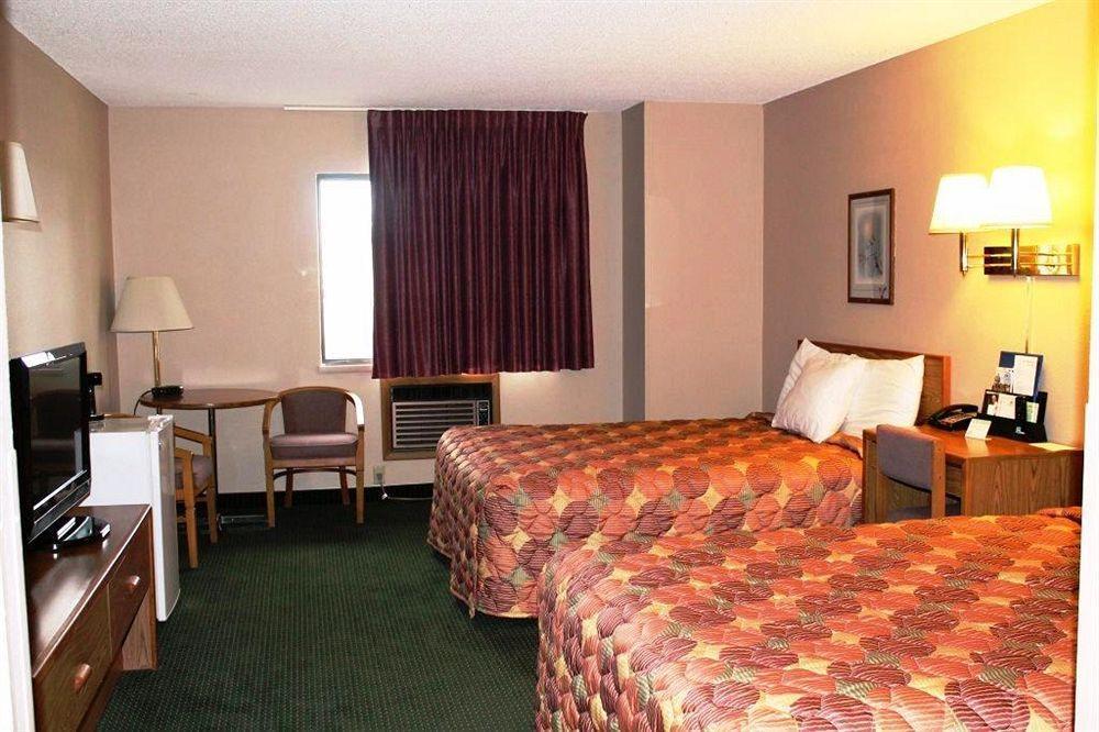 Boarders Inn & Suites By Cobblestone Hotels - Broken Bow ภายนอก รูปภาพ
