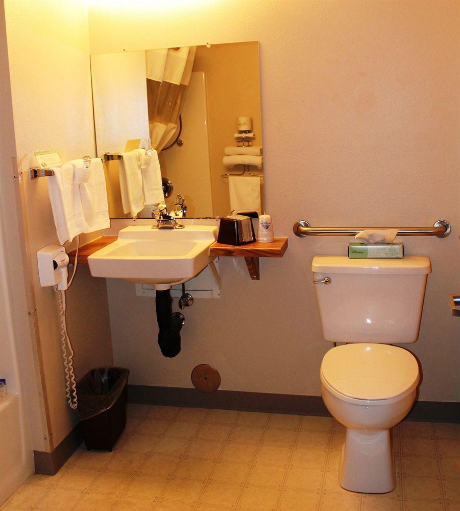 Boarders Inn & Suites By Cobblestone Hotels - Broken Bow ภายนอก รูปภาพ